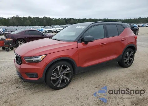 2019 Volvo Xc40 T4 R-Design z USA, uszkodzony, nr VIN YV4AC2HM9K2074892